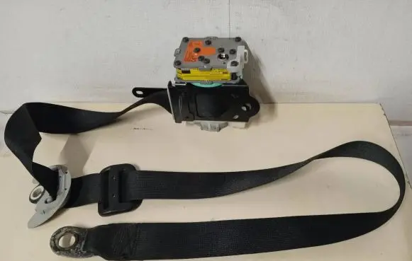 Toyota Verso Front seatbelt 732200f052