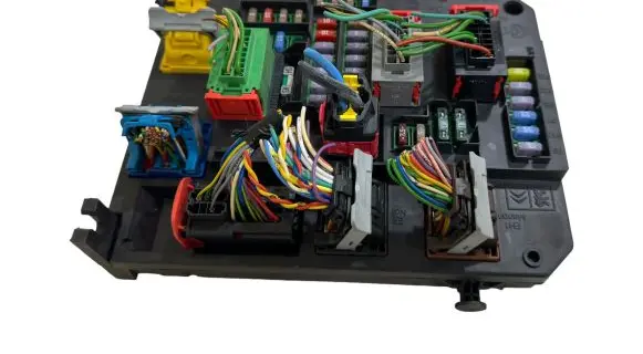 Peugeot 508 Fuse module 9664992380 S180121005G