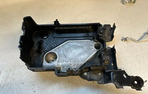 Nissan Juke II F16 Battery box tray P1011233