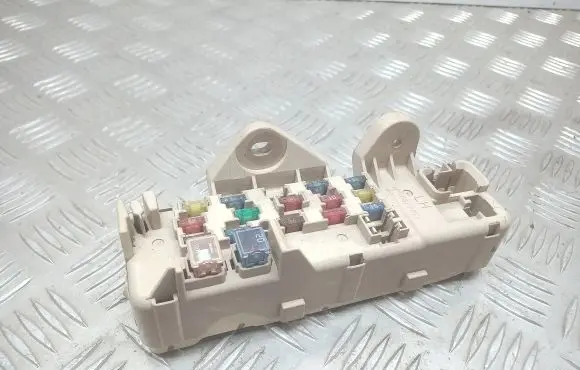 Mazda 626 Fuse module 91070104