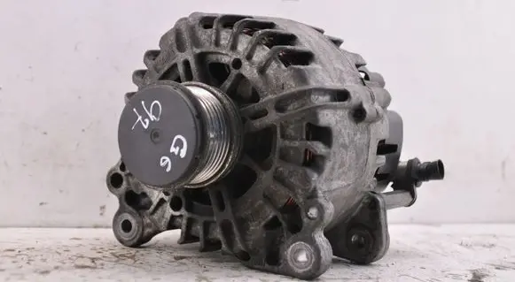 Volkswagen Golf VI Generator/alternator 03L903023A