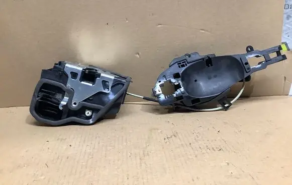BMW X3 F25 Rear door lock 7318413