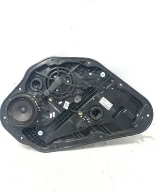 Rear door manual window regulator