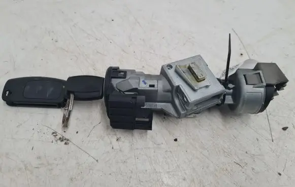 Ford C-MAX I Ignition lock 3M513F880AB