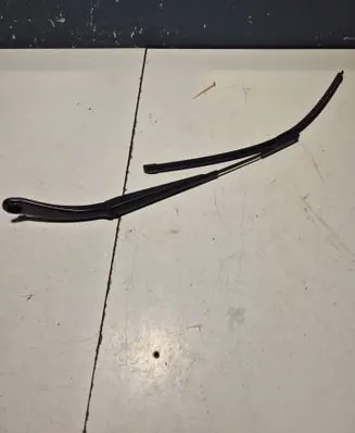 Mercedes-Benz B W246 W242 Front wiper blade arm A2468200144