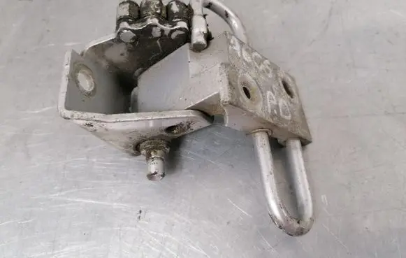 Audi A6 S6 C6 4F Front door lower hinge 8E0831412B