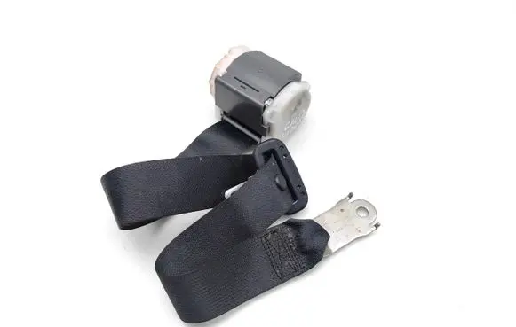 Toyota Auris E180 Middle seatbelt (rear) 7335002100