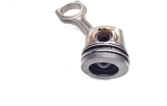 Ford Focus Piston with connecting rod XWDB