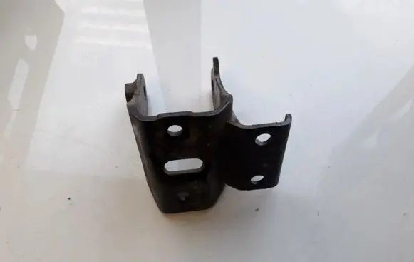 Toyota RAV 4 (XA30) Engine mounting bracket