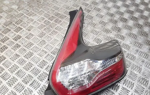 Nissan Juke I F15 Rear/tail lights l90049817