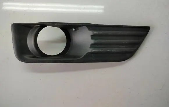 Ford Focus Front fog light trim/grill 4M5119952AE