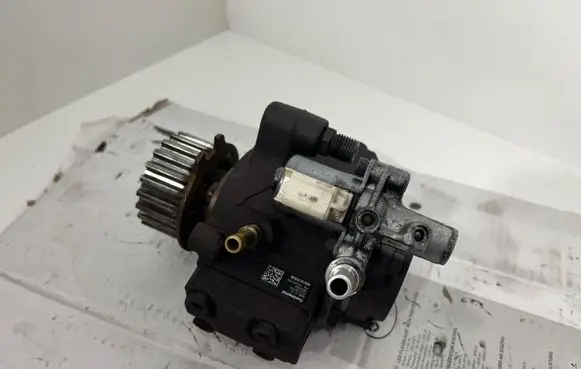 Ford C-MAX II Fuel injection high pressure pump A2C53381555 9672605380