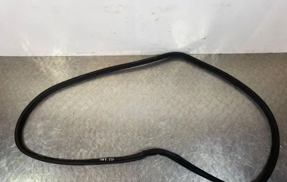 Jeep Grand Cherokee WL Front door rubber seal 