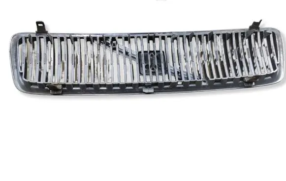 Volvo V70 Front bumper upper radiator grill 9190385