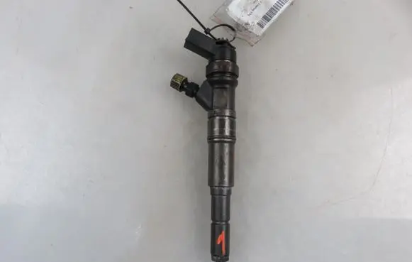 BMW 3 E90 E91 Fuel injector 7793836