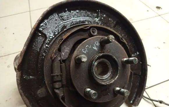 Subaru Forester SH Rear wheel hub spindle/knuckle 