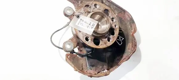 Front wheel hub