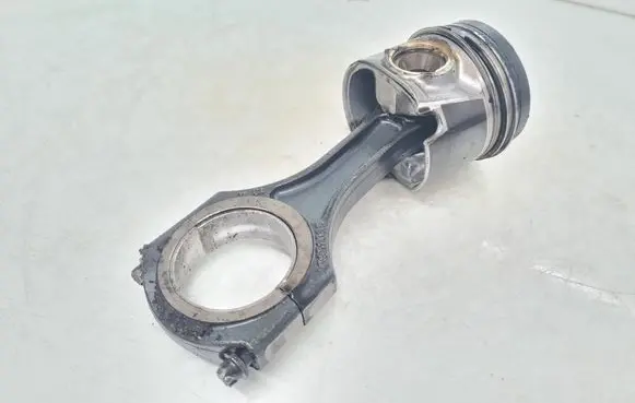 Mercedes-Benz Sprinter W906 Piston with connecting rod 65100