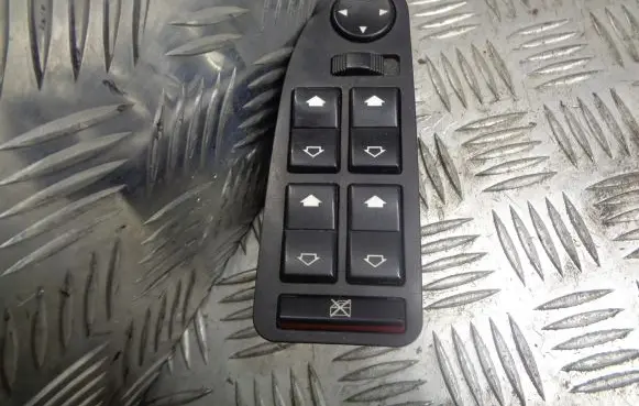 BMW 5 E39 Front door window switch trim 6904306