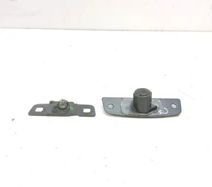 Mercedes-Benz Vito Viano W447 Sliding door lock loop/hook striker A6397660762 A6397580127