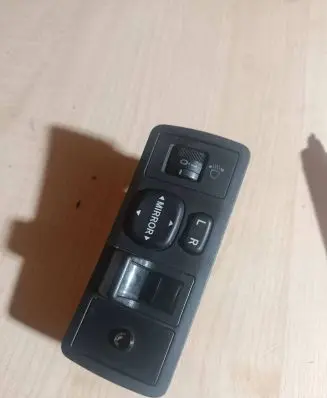 Toyota Corolla Verso E121 Wing mirror switch 183574