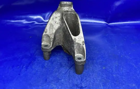 Audi A5 Engine mounting bracket 8K0199307CC
