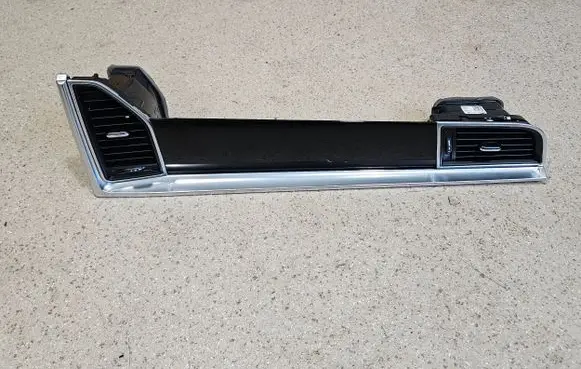 Porsche Macan (95B) Dashboard glove box trim 95B857226AA 95B819701E