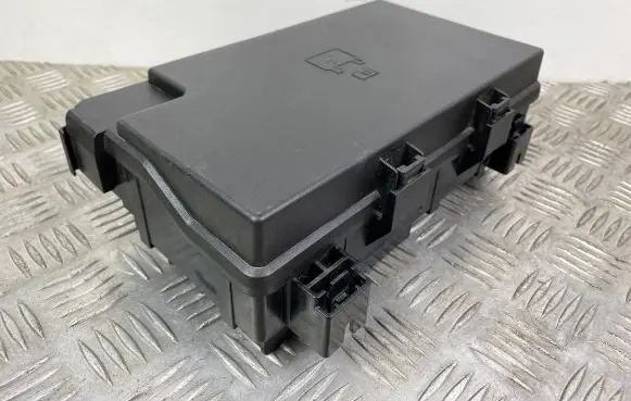 Jeep Grand Cherokee Fuse module P68320921AB
