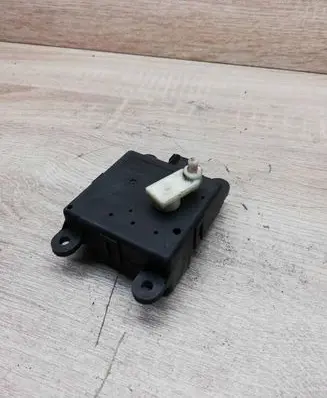 Nissan Primera Air flap motor/actuator 2K00130850