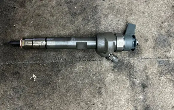 BMW 1 F20 F21 Fuel injector 7798446