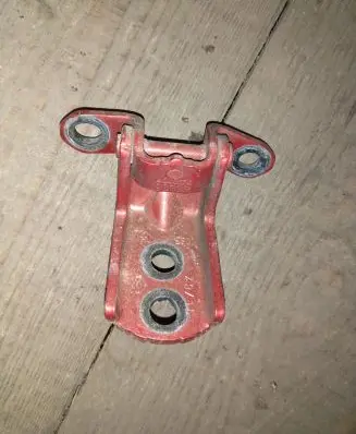Renault Kadjar Rear door lower hinge