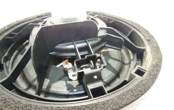 Suzuki Swift II Rear door speaker