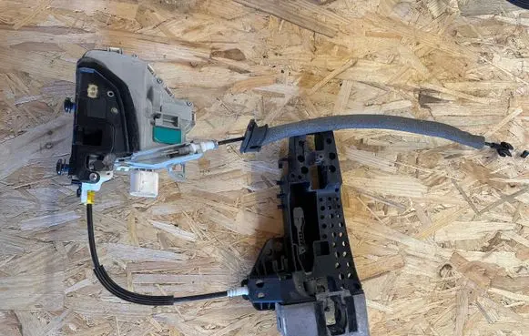 Audi A6 S6 C7 4G Front door lock 8J1837015F