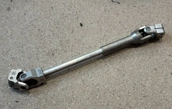 BMW M4 F82 F83 Steering column universal joint 2284757