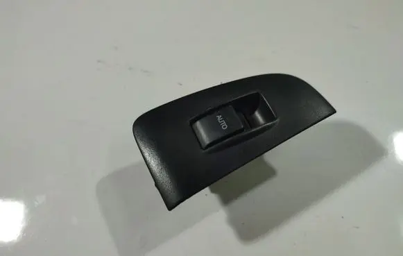 Toyota Avensis T250 Central locking switch button 8653