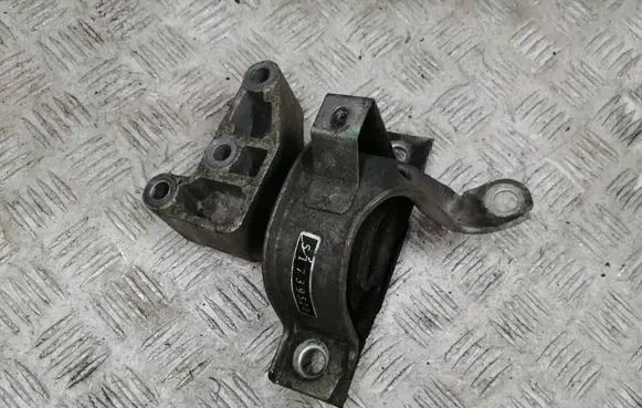 Engine mount bracket