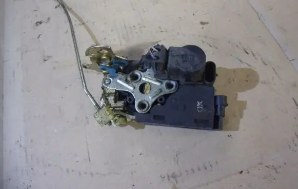 Chevrolet Lacetti Front door lock