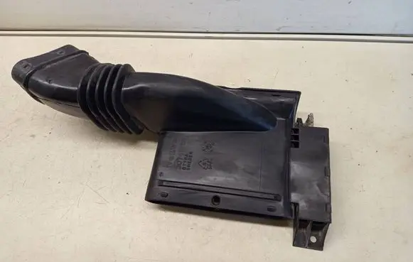 Volvo XC70 Air intake duct part 30741368 BT7RA