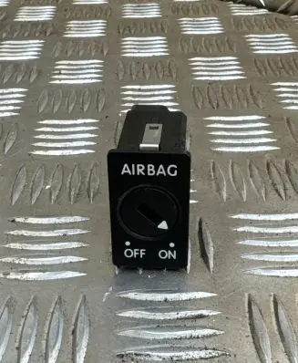 Passenger airbag on/off switch