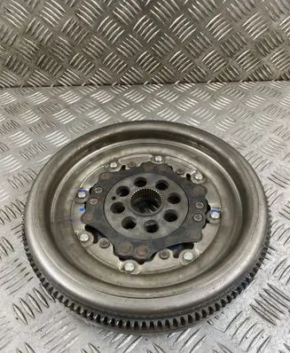 Audi Q3 F3 Flywheel 05L105266J