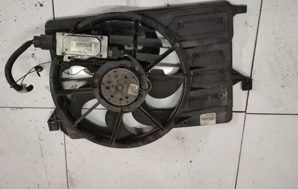 Mazda 3 II Radiator cooling fan shroud 1137328505
