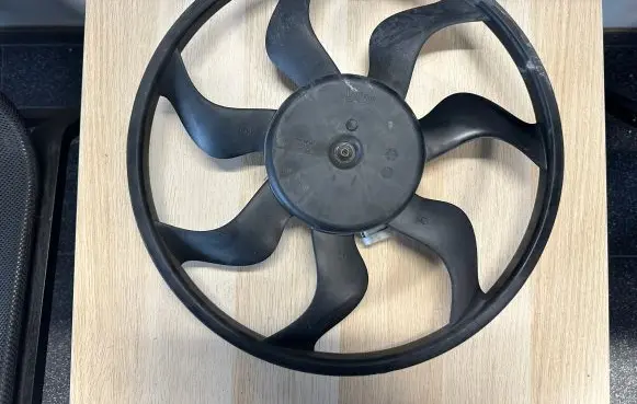 Renault Arkana Radiator cooling fan shroud 214810845R