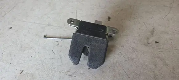 Volkswagen Bora Tailgate/trunk/boot lock/catch/latch 827505