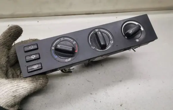 BMW 5 E39 Climate control unit 64118379931 8379931