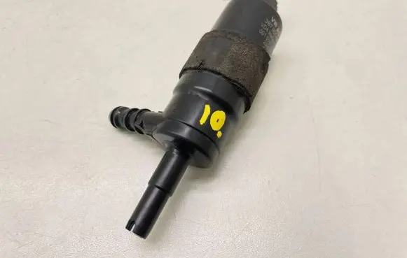 Audi A6 S6 C6 4F Headlight washer pump 3B7955681