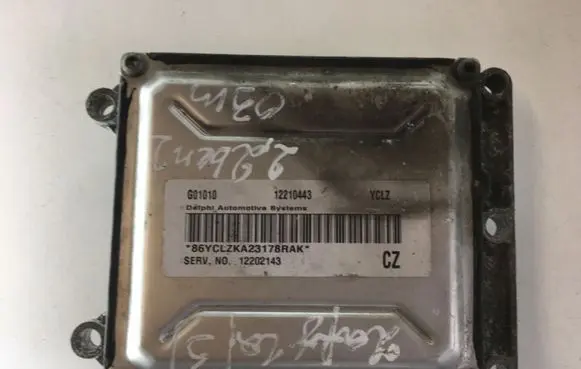 Opel Zafira A Engine control unit/module 12210443 G01010