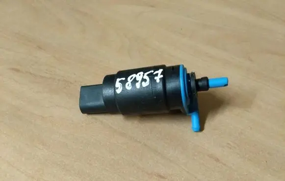 Mercedes-Benz E W124 Windscreen/windshield washer pump 2108691021