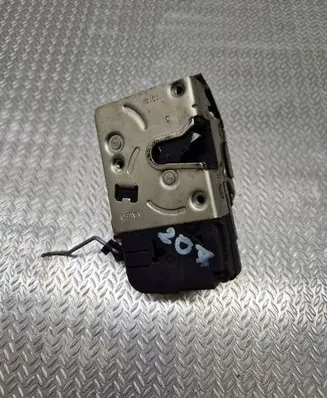 Peugeot 207 CC Front door lock 23969-158