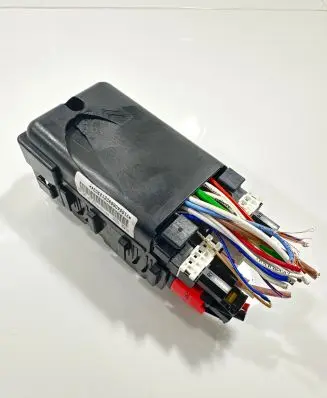 Peugeot 208 Fuse module 0-1801478-1 20131009 965492680
