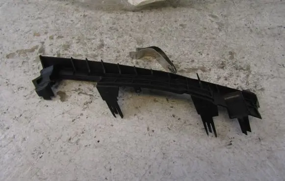 BMW 5 G30 G31 G38 Front bumper mounting bracket 23469401